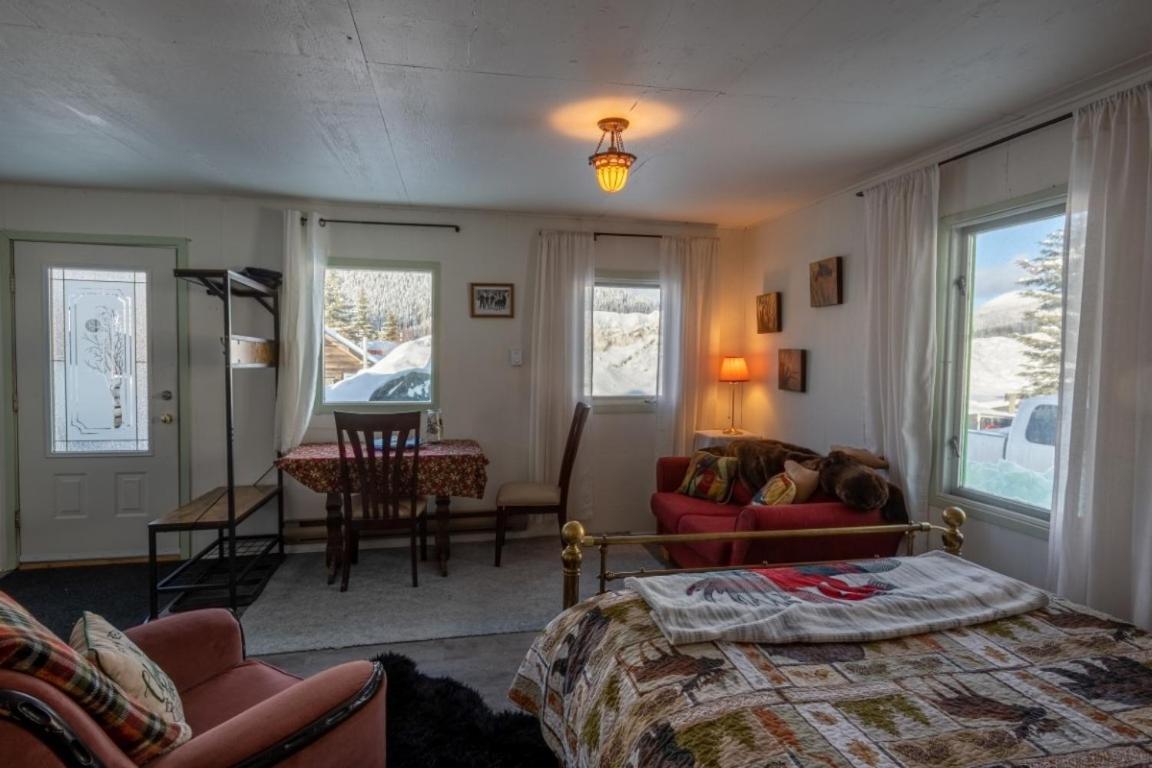 Meadow Suites In Wells Barkerville Exterior photo